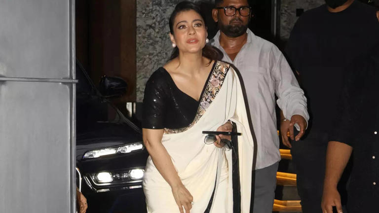 Kajol chose her mother Tanuja’s saree as a tribute for the special occasion. (MSN)