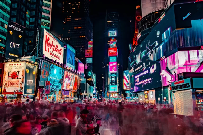 road-street-night-city-crowd-cityscape-92547-pxhere.com 1