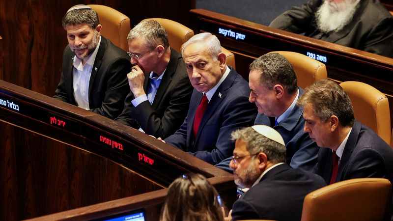 Israel poses media ban