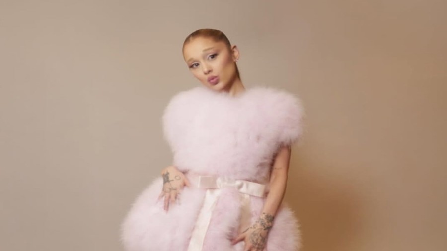 Ariana Grande tops global charts again