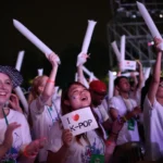 Fan's who knows how to support their artists.