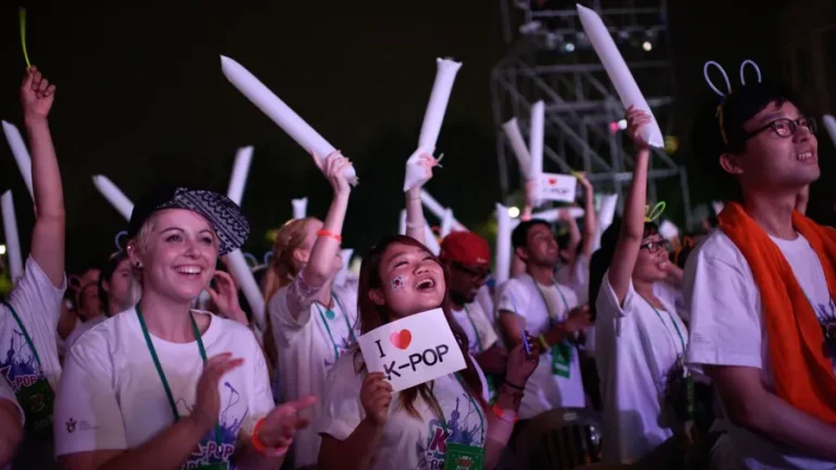 Fan's who knows how to support their artists.