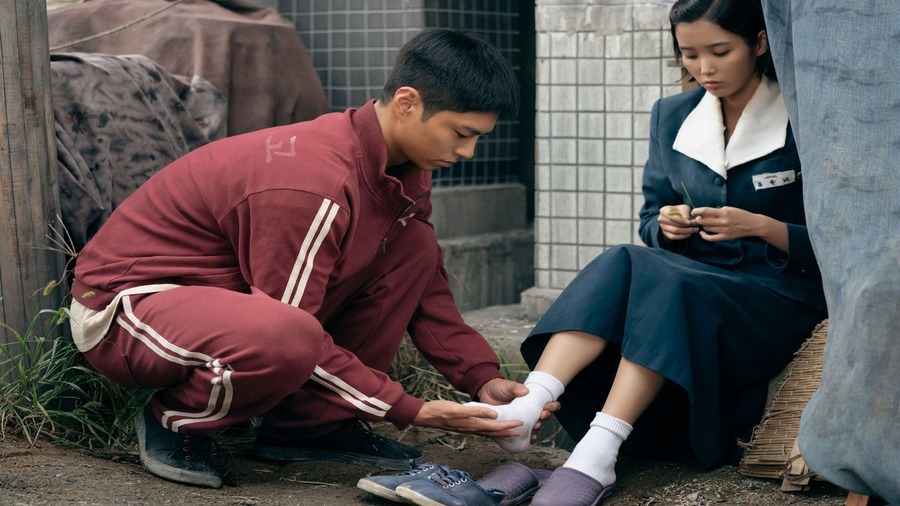 Soft Masculinity in K-Dramas; Gwan-sik taking care of Ae-sun in When Life Gives You Tangerines