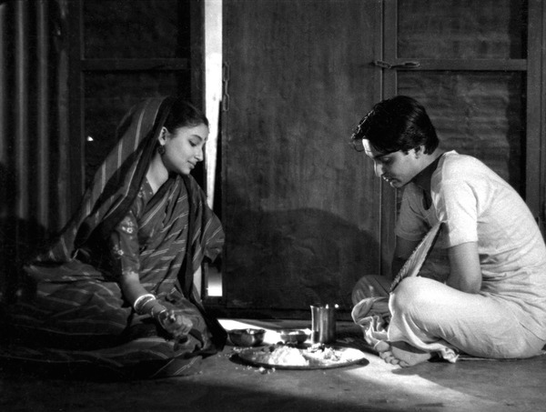 Apu and Aparna in a still from ‘Apur Sansar’.