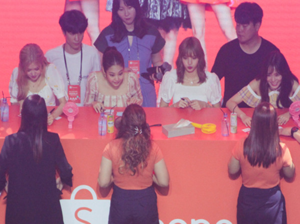 K-Pop band Blackpink meeting fans