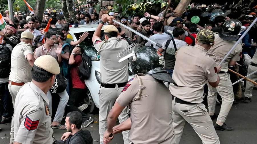 Delhi Police Clash With CJP Protesters.