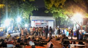 Protesters gather to support Sonam Wangchuk at Jantar Mantar.