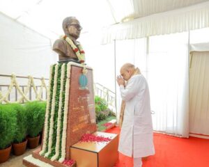 Amit Shah pays tribute to Loknayak Jayaprakash Narayan.