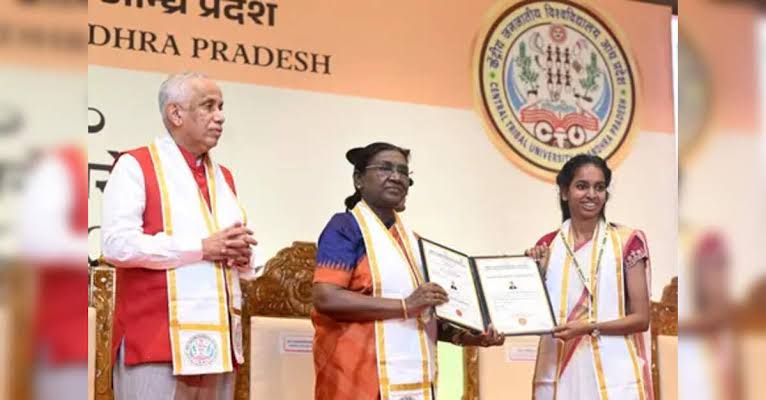 Graduating Batch with President Murmu at CUAP