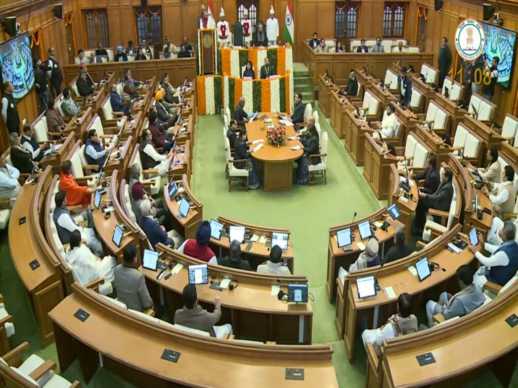 New Delhi, Jan 05 (ANI): Delhi Lieutenant Governor Vinai Kumar Saxena addresses the house during the first day of the winter session of Delhi Assembly, in New Delhi on Monday. Chief Minister Rekha Gupta, Assembly Speaker Vijendra Gupta and cabinet ministers are also present.