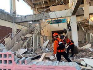 Indonesia earthquake damages buildings in Flores.